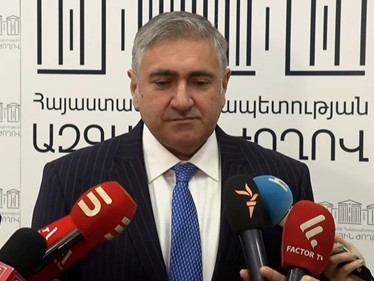 Փաշինյանը որոշում է այն, ինչ իրեն Ալիևը թույլ է տալիս, մասնավորապես հեծանիվ քշել և սոխով ձվածեղ պատրաստել. Խաչատրյան