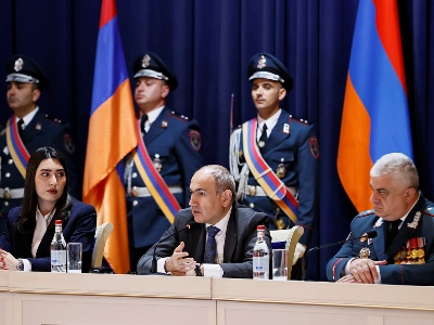 Ինչո՞ւ ենք մեզ ՀՀ-ում պահում մի կերպ, իսկ երբ հայտնվում ենք այլ երկրում՝ այլ կերպ. Փաշինյանը տվեց դրա բացատրությունը