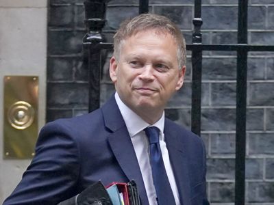 Экс-министр обороны Британии заявил, что испытывает «отвращение  к благосклонному отношению Трампа к Путину»
