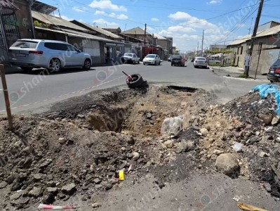 «Վեոլիա ջուր»-ն ու Մալաթիայի թաղապետարանը փողոցի փոսը վերացնելու խնդիրն իրար վրա են գցում. քաղաքացիներն ահազանգում են