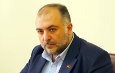 «Ժողովուրդ». Փաշինյանի` «Հանրօգուտ մեդիամիջավայրը» կասկածի տակ դնելն ու Թեւոսյանի հրաժարականը