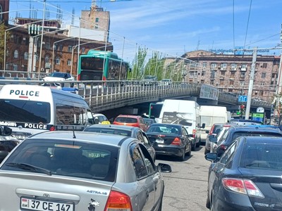 Խցանման պատճառը քաղաքապետարանի ծառայողական և Մետրոպոլիտենի պետի ավտոնե՞րն են. ահազանգում է իրանագետը