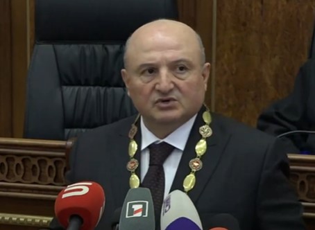 Վարդան Ղուկասյանն այսօր երդմամբ պաշտոնապես ստանձնեց Գյումրիի քաղաքապետի պաշտոնը