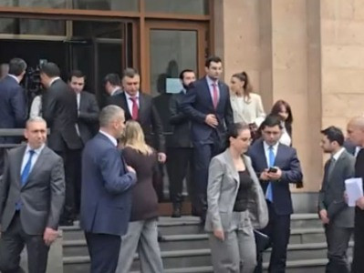«Կաշառակերությամբ են զբաղված». Վարդապետյանն ու Գալյանը քաղաքացու բողոքին անհաղորդ էին