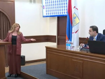 Անբարոյական գաստռալյոռները Արցախը հանձնեցին, էստեղ եկել իրենց վոժդի ասած՝ վնգստում են. Փոստանջյանը՝ ավագանիում