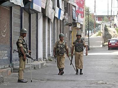 Media: Militants shot dead five tourists in India