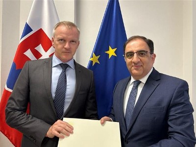 Դեսպան Հովհաննիսյանն իր հավատարմագրերի պատճենն է հանձնել Իգոր Մաուկշին