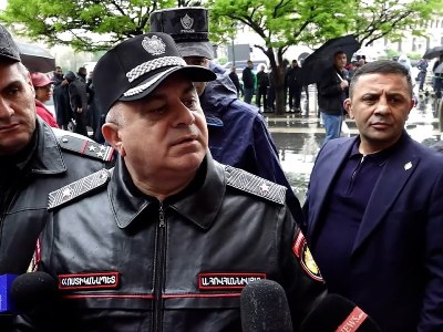 «Հասարակական կարգի պահպանություն ենք կազմակերպում». ջահերով երթին ընդառաջ՝ ոստիկանապետը Հանրապետության հրապարակում է