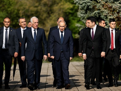 Armenia political elite, led by PM Pashinyan, visits Armenian Genocide Memorial in Yerevan