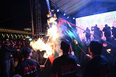 Armenia PM spox: Pashinyan condemns burning of Azerbaijan, Turkey flags