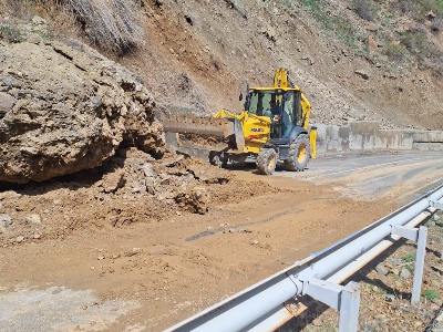 Շաքի-Սիսիան-Դաստակերտ-Ցղունի ճանապարհին հսկայական քարաբեկոր է ընկել