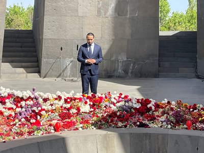 Netherlands MP: Today I wear forget-me-not pin, symbol of remembrance for Armenian Genocide victims
