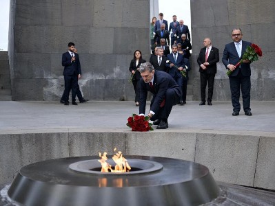 Georgia president visits Armenian Genocide Memorial in Yerevan