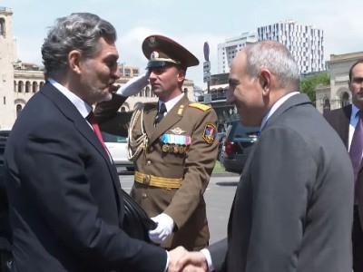Armenia PM hosts Georgia president (VIDEO)