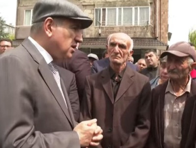 Շա՛տ եք նիհարել, Փաշինյա՛ն ջան, հեղափոխությունից հետո ե՞րբ եք մեզ բնակարան տալու․ վանաձորցիներ