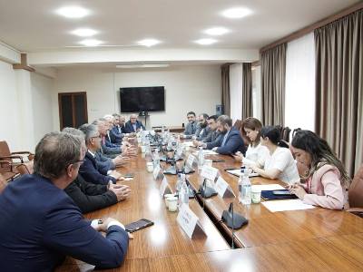 Visiting French businessmen from Lyon express interest in investing in Armenia