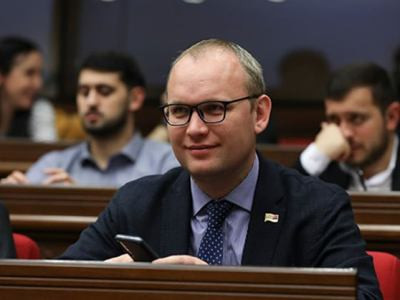 Спикер парламента Армении откомандировал Алексея Сандыкова на Парад Победы в Москве