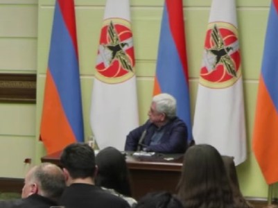 Սերժ Սարգսյանը հանդիպել է Հայկական համալսարանի ունկնդիրների եւ դասախոսների հետ