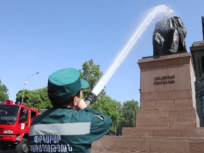 ՆԳՆ աշխատակիցները լվացել են արձանները