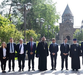 Ջանքեր կգործադրվեն հայ ժողովրդի առջև ծառացած մարտահրավերների հաղթահարման համար. Մարսելի քաղաքապետը Գարեգին Բ-ին