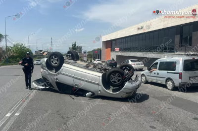 Դավիթ Բեկի փողոցում «Mercedes ML»-ը գլխիվայր շրջվել է. կա վիրավոր