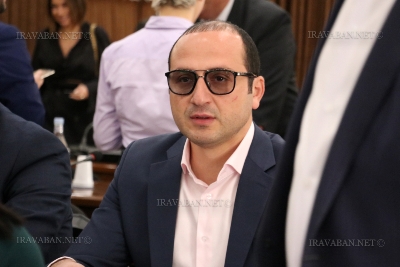 Հրկիզել են Երեւանի ավագանու «Մայր Հայաստան» խմբակցության անդամ Գևորգ Ստեփանյանի ընտանիքի ավտոմեքենան (վիդեո)