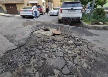 Հակասանիտարական վիճակ՝ Երևանում. կեղտաջրերը լցվում են ՀՀ նախագահի ավտոապարկ. գարշահոտը զգացվում է մի քանի 100 մետրից