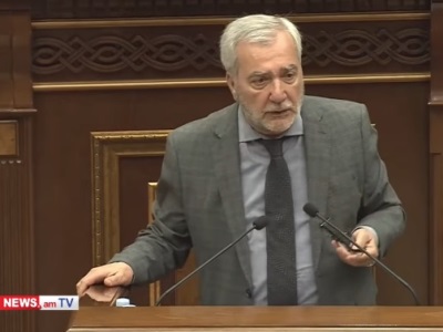 Ոչ մի բանում մեղավոր չեմ. «ՔՊ» պատգամավորը պատասխանել է լրագրողների բողոքներին