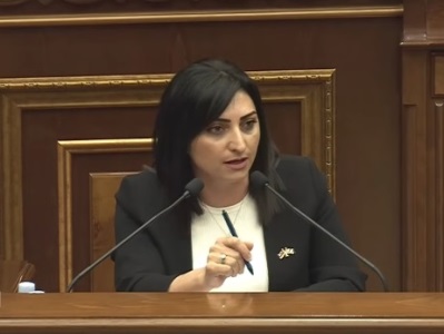 «Դուք ձե՜զ կարգի հրավիրեք, մի ընդհատեք ինձ». Թովմասյանը՝ ՔՊ-ականներին. Բանավեճ ԱԺ-ում