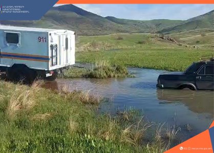 Փրկարարները դուրս են բերել Արփա գետի վտակում արգելափակված ավտոմեքենան