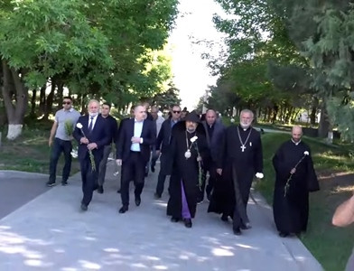 Karabakh officials visit Yerevan military pantheon