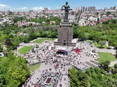 Հավերժ փառք հերոսներին. Երևանում ավարտվեց «Անմահ գնդի» քայլերթը