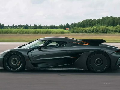 Koenigsegg-ը դարձել է կես մղոնում ամենաարագ սերիական մեքենան