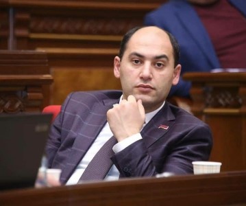 «Իրավունք». «Մենք քո համար էինք վիզ դրել». Թիմակիցները շարունակում են երեսով տալ Մարտունին