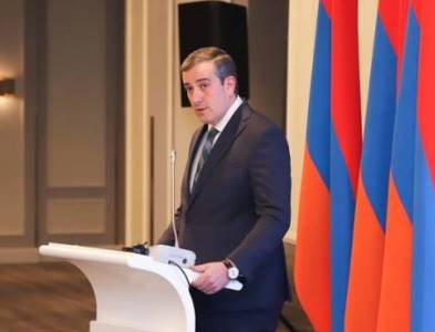 «Հրապարակ». Արթուր Աթաբեկյանն իրեն և ԲԴԽ շենքը շրջապատել է ախրանայով