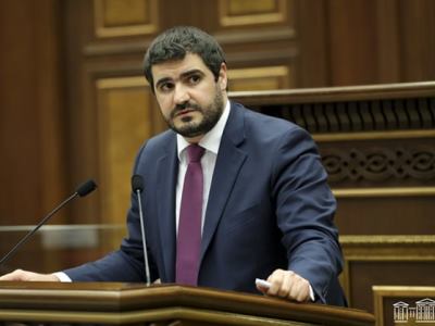 Հայկ Կոնջորյանի կինը պիտի 10 տարի հավաքի իր աշխատավարձը, որ կարողանա գնել Թագուհի Թովմասյանի բնակարաններից մեկը. Եղոյան