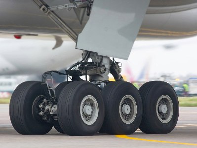 Польша конфисковала 5 тонн шин для самолетов Boeing, направлявшихся в Россию через Азербайджан