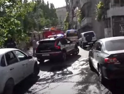 Երեւանի կենտրոնում այրվում է 4 ավտոմեքենա. Նոր մանրամասներ պայթյունների վայրից