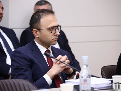 «Շարունակվել են անորոշությունները». ԱԺ հանձնաժողովը քննարկել է ՀՀ ԿԲ գործունեության վերաբերյալ տարեկան հաղորդումը