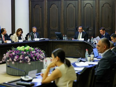 Կառավարությունում քննարկվել են ՓՄ ձեռնարկատիրության և ընդհանուր ներդրումային միջավայրի զարգացմանը վերաբերող հարցերը