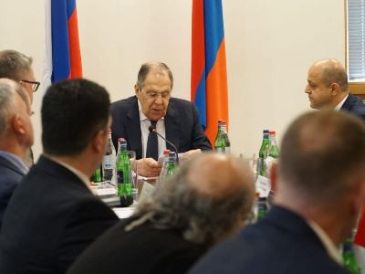 Лавров встретился в Ереване с главным координатором международного движения «Бессмертный полк»
