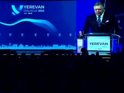 Роберт Фицо в Ереване: Очевидно, что ни Украина, ни Россия не могут добиться стратегического прорыва на поле боя