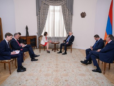 Вице-премьер РА принял Генерального секретаря Европейской службы внешних связей ЕС