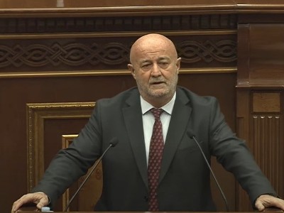 Քյարամյանն ասաց՝ ինքն ու Բադասյանը մեկնաբանել են օրենքը, հիմա ավտոներկրողների ոլորտը կործանվել է. Աղազարյան
