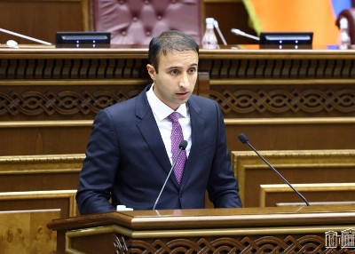 «Իրավունք». Հետագայում ավելի խայտառակ մի քանի այլ գործեր եւս կհրապարակեմ, ո՞վ եք դուք. Նաիրի Սարգսյան