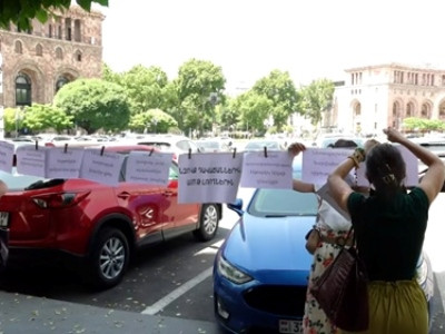 «Նզո՛վք դավաճաններին, ամո՛թ լռողներին». ակցիա կառավարության մոտ