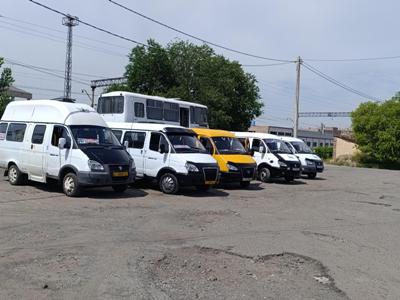 Արմավիր-Երևան երթուղին ժամանակավոր սպասարկում է նորագյուղցի Բոգոյի ընկերությունը՝ հնամաշ ու անսարք գազելներով. «Հետք»