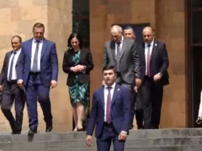 Նիկոլ Փաշինյանը հեռացավ ԵՊՀ–ից. նա այդպես էլ որեւէ հարցի չպատասխանեց