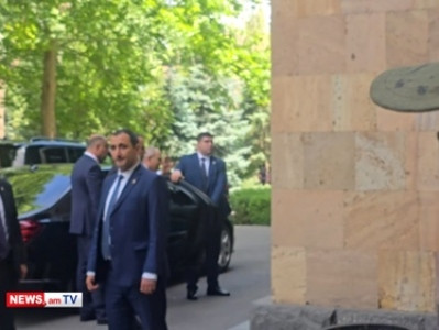 Փաշինյանը ողջունեց լրագրողներին, բայց չցանկացավհարցերի պատասխանել