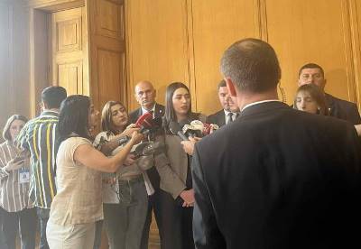 «Հրապարակ». Արփինե Սարգսյանն իրեն շրջապատել է ախրանայով